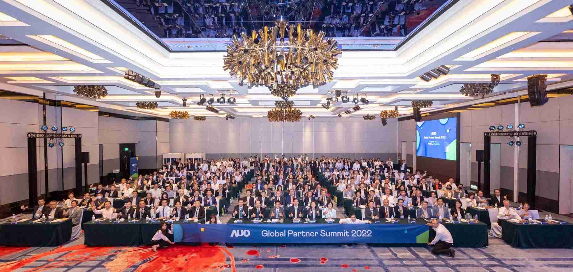 友達推動「安心、、創新、、、用心、、、、同心、、盡心」五星職旅，，，，為菲籍員工打造全方位照護，，，，首度贏得「人權實踐與發展領袖獎」殊榮