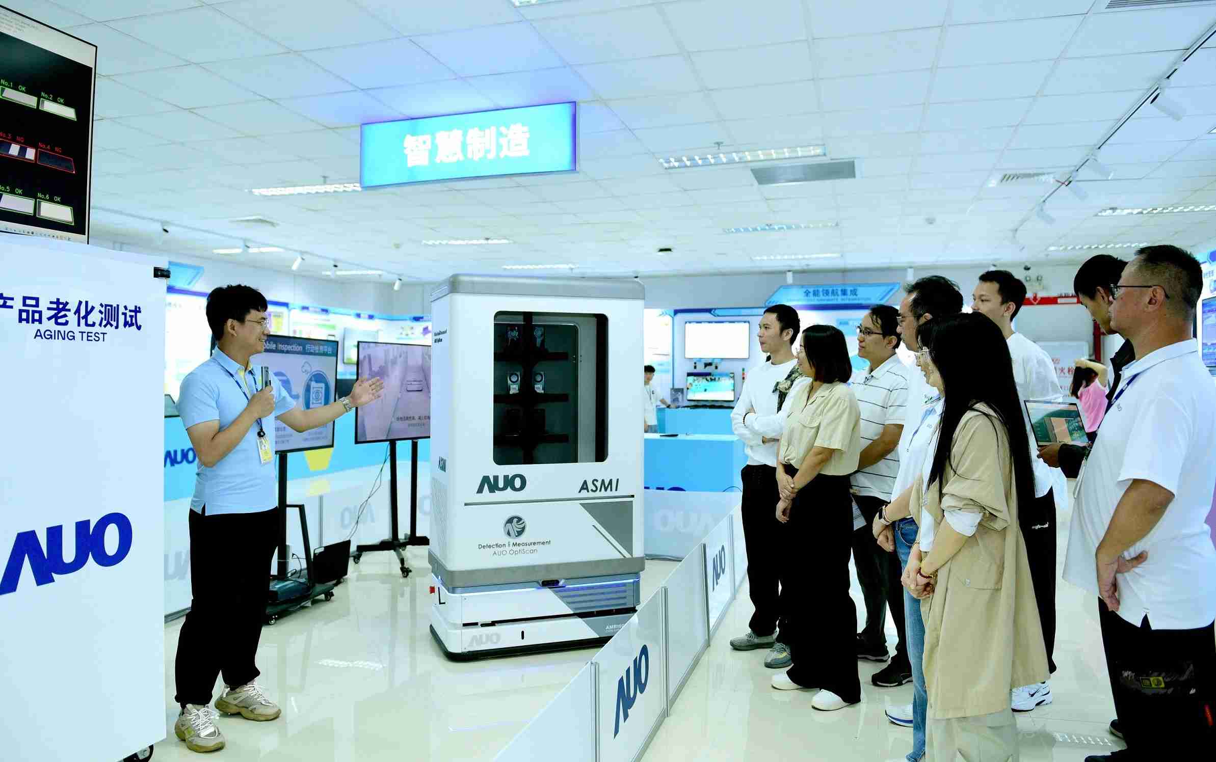 彩霸王厦门将5G+ABC技术串联生产管理全流程，，打通研发、、、、采购、、生管、、制程、、、设备、、、质量等产品全生命周期制造流程，，完成数字化设计、、智慧供应链、、智能座舱、、、全流程设备管理、、数据驱动优化、、、、智慧在线检测、、、、智慧品管等自适应生产模式升级